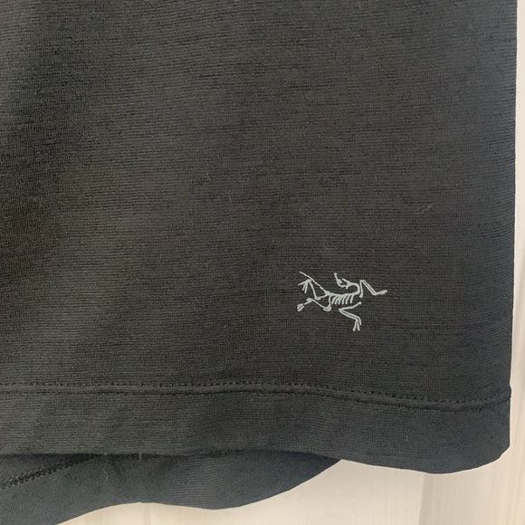Arc’teryx black top - Picture 3 of 9